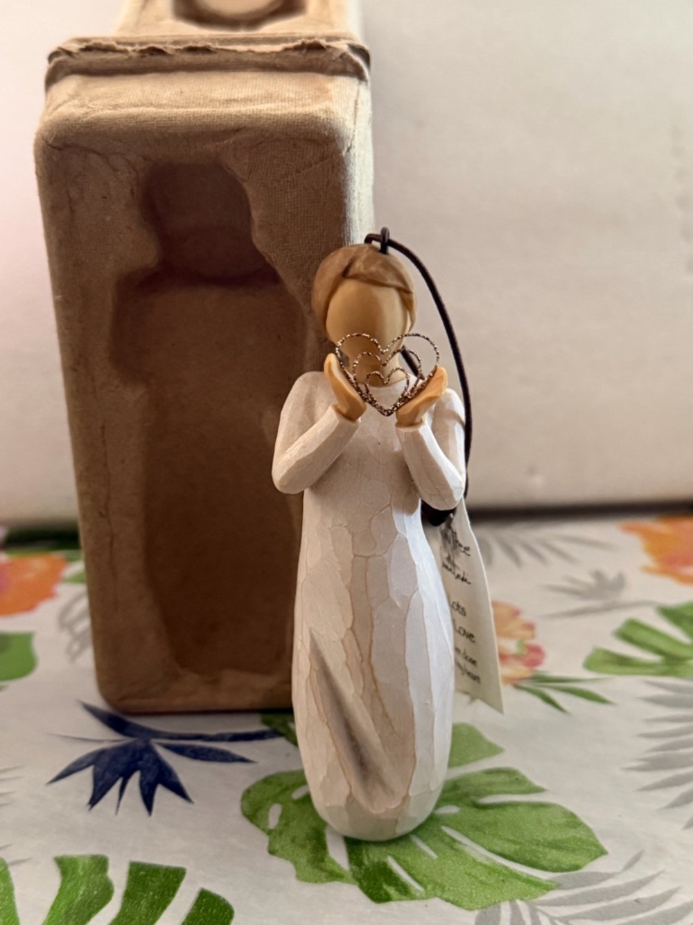 Willow Tree Keepsake LOTTS OF LOVE Ornament - Cream, Tan & Green Accent